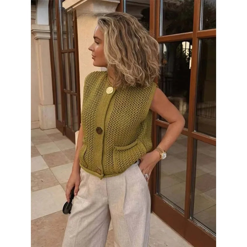 Women Fashion Sleeveless Coarse Needle Knitting Vest Sweater Female Chic Big Pockets Patch Buttons Cardigan Waistcoat Tops 2024